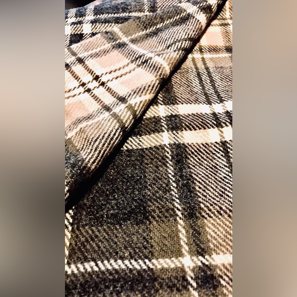 NWT Grey Check Pattern 100% Lambswool Scarf